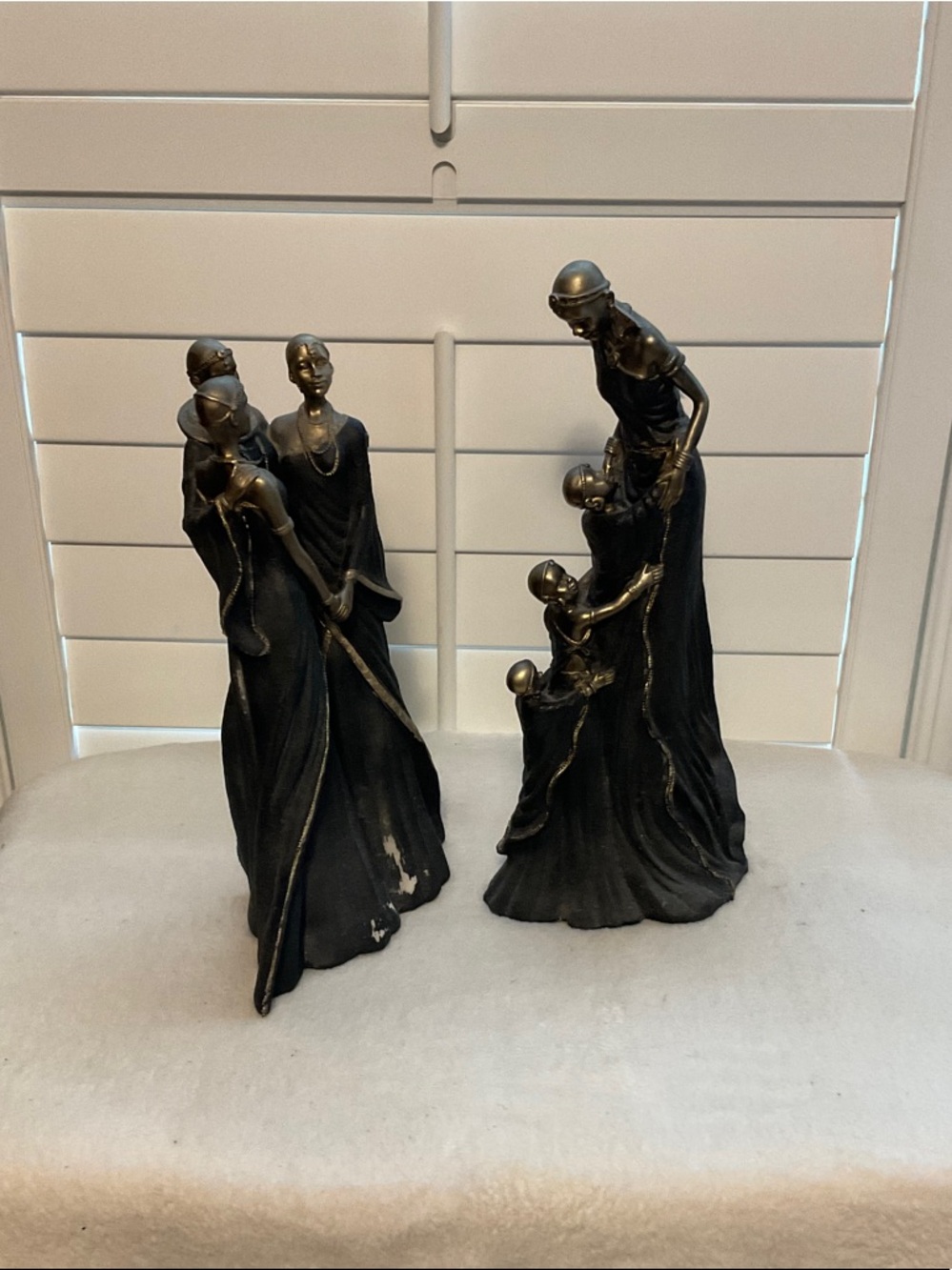 Elegant Black and Gold Family Sculptures - Set of 2